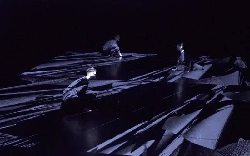 Footprints-video-screen-01